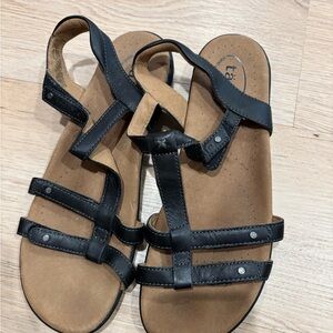 Women’s Taos Footwear Black Sandals size 10